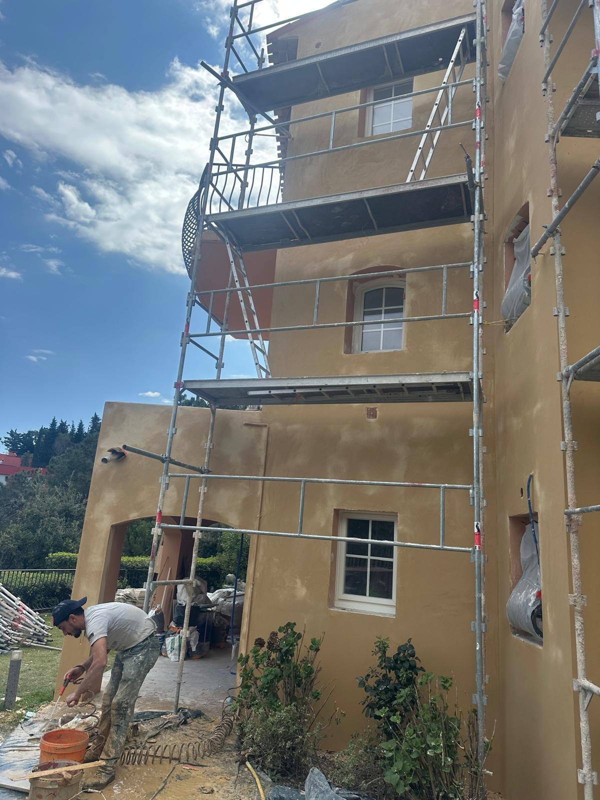 Façade après, enduit ocre finitions