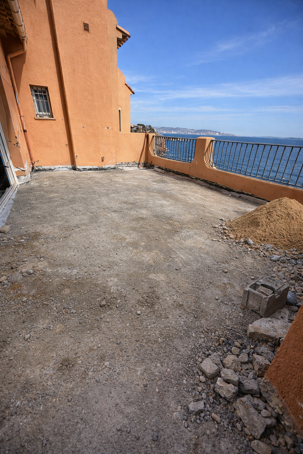 Terrasse avant, dalle brute