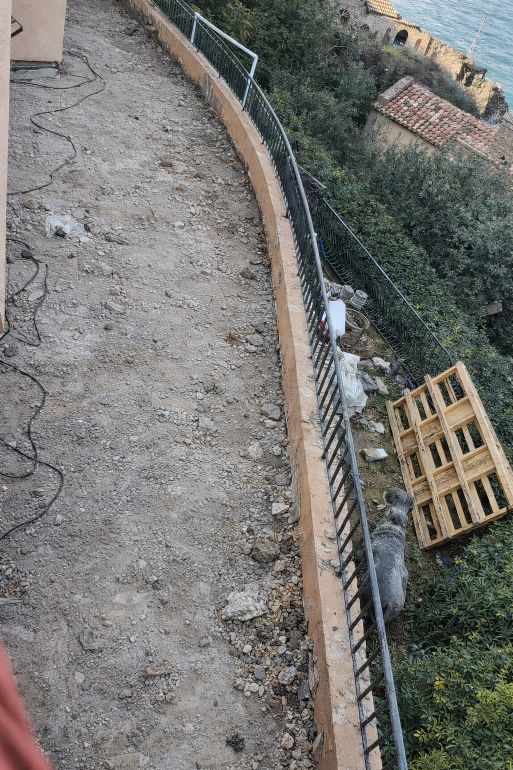 Terrasse avant, terre et gravats